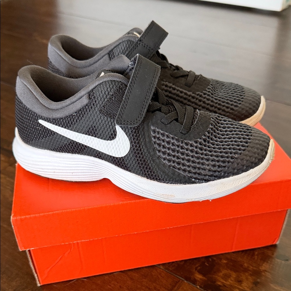Nike Revolution 4 Kids Black Sneakers